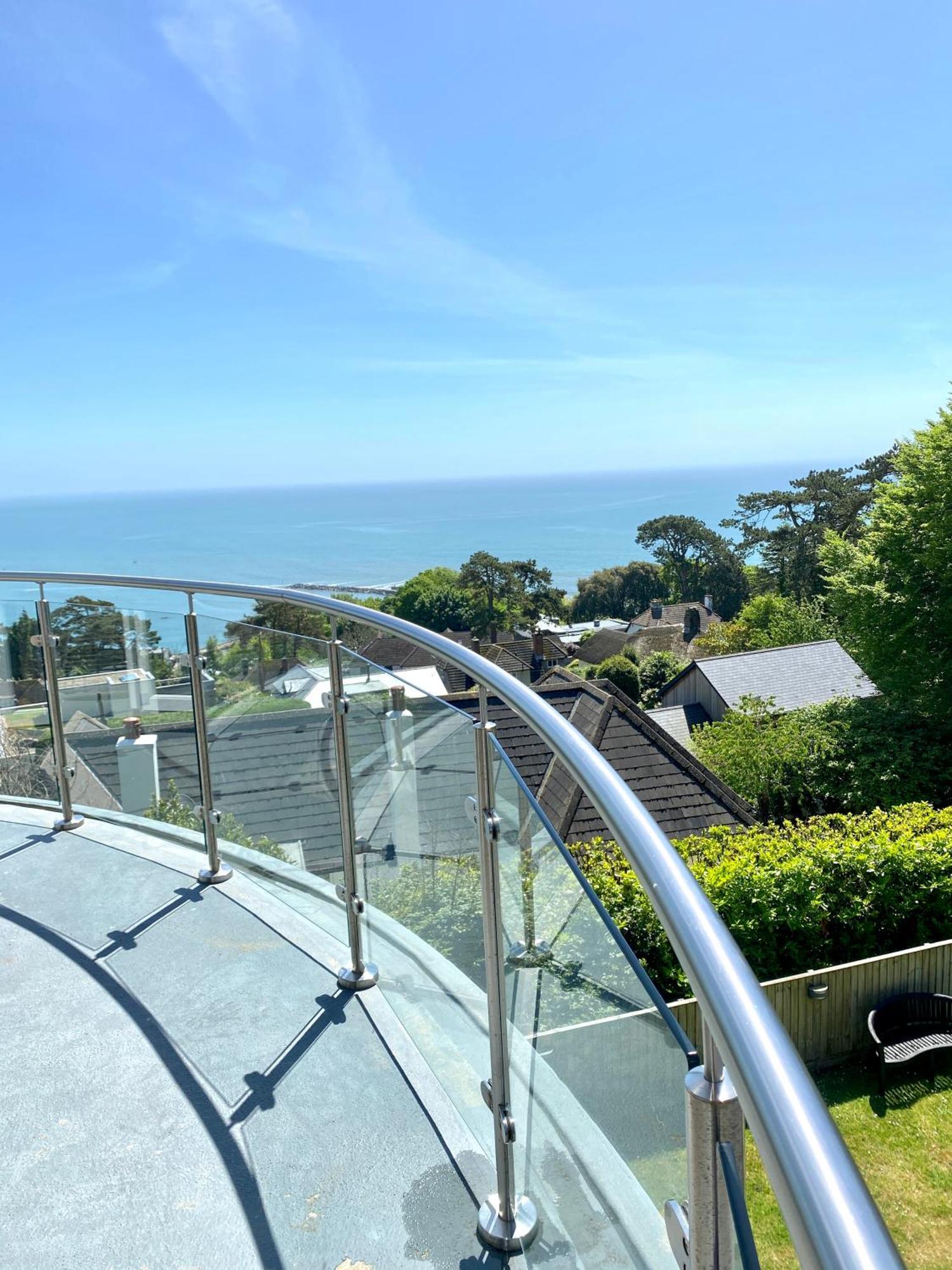 One Of The Best Properties In Lyme! Breathtaking Views Across The Whole Bay. 3 Stories With 2 Tier Veranda Around The Property. Sleeps 6 Lyme Regis Ngoại thất bức ảnh