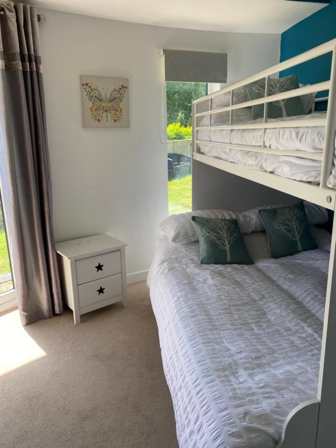 One Of The Best Properties In Lyme! Breathtaking Views Across The Whole Bay. 3 Stories With 2 Tier Veranda Around The Property. Sleeps 6 Lyme Regis Ngoại thất bức ảnh