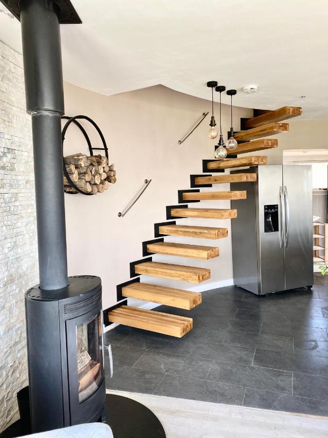 One Of The Best Properties In Lyme! Breathtaking Views Across The Whole Bay. 3 Stories With 2 Tier Veranda Around The Property. Sleeps 6 Lyme Regis Ngoại thất bức ảnh