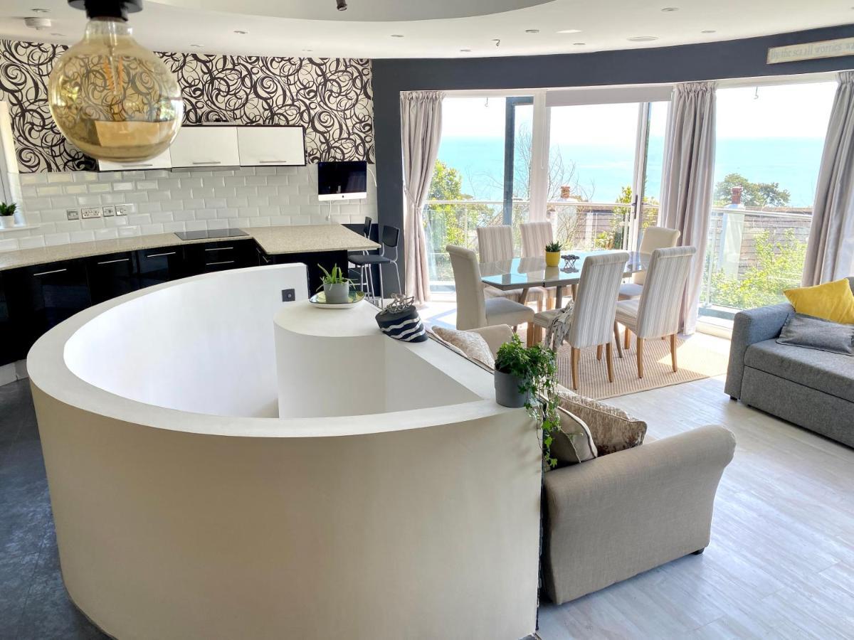 One Of The Best Properties In Lyme! Breathtaking Views Across The Whole Bay. 3 Stories With 2 Tier Veranda Around The Property. Sleeps 6 Lyme Regis Ngoại thất bức ảnh