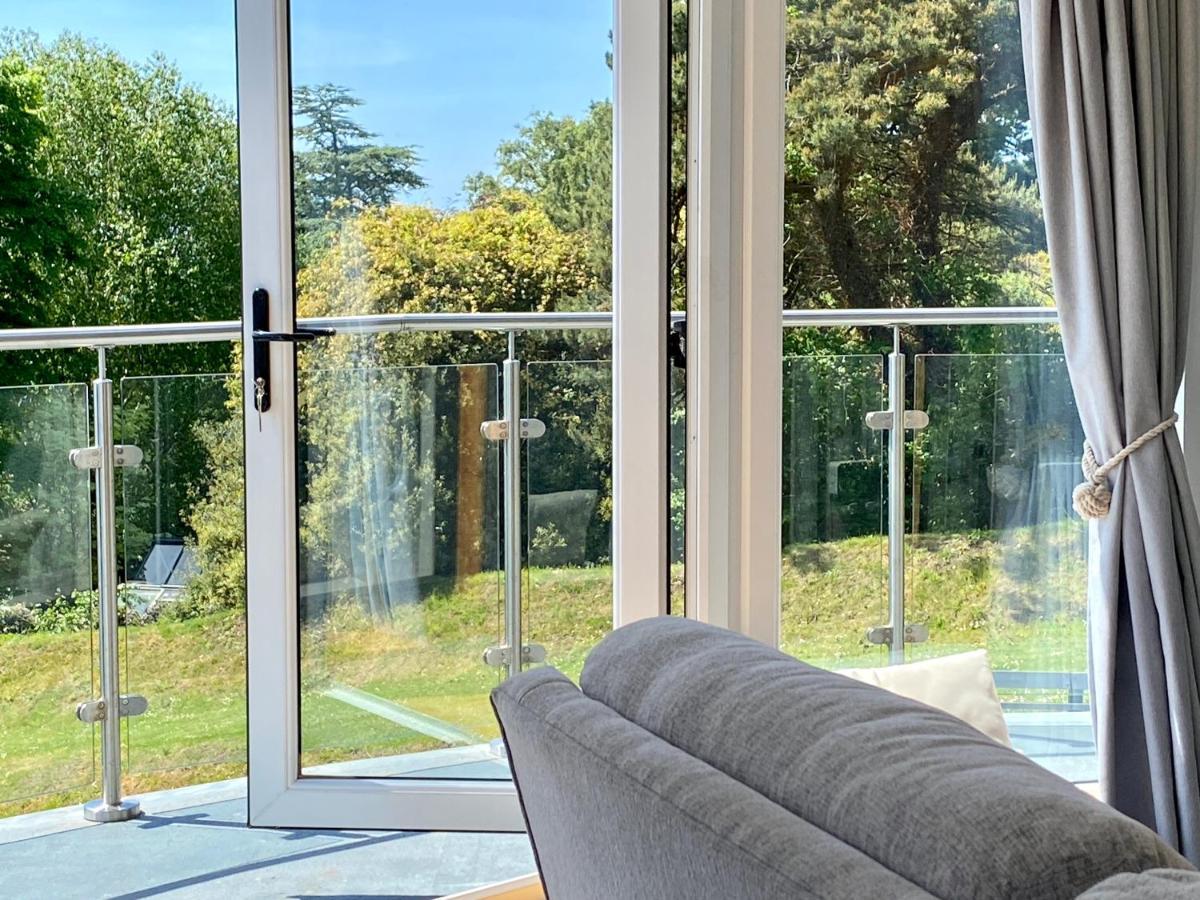 One Of The Best Properties In Lyme! Breathtaking Views Across The Whole Bay. 3 Stories With 2 Tier Veranda Around The Property. Sleeps 6 Lyme Regis Ngoại thất bức ảnh