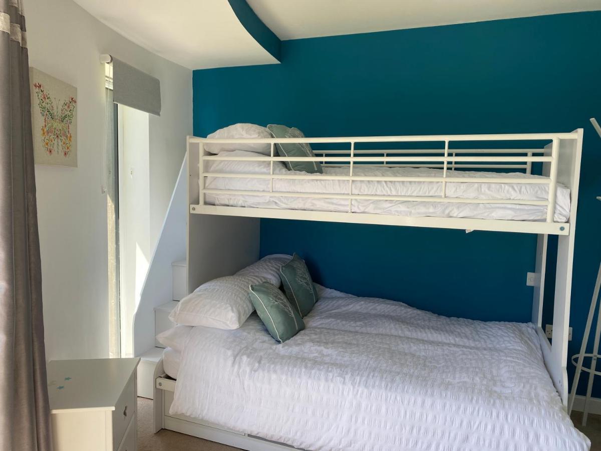 One Of The Best Properties In Lyme! Breathtaking Views Across The Whole Bay. 3 Stories With 2 Tier Veranda Around The Property. Sleeps 6 Lyme Regis Ngoại thất bức ảnh